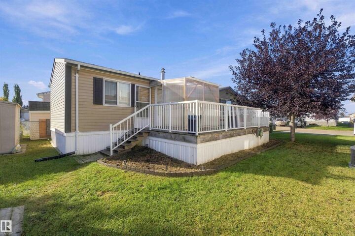 Property Photo:  442 Oak Wood Crescent NW  AB T6P 0B2 