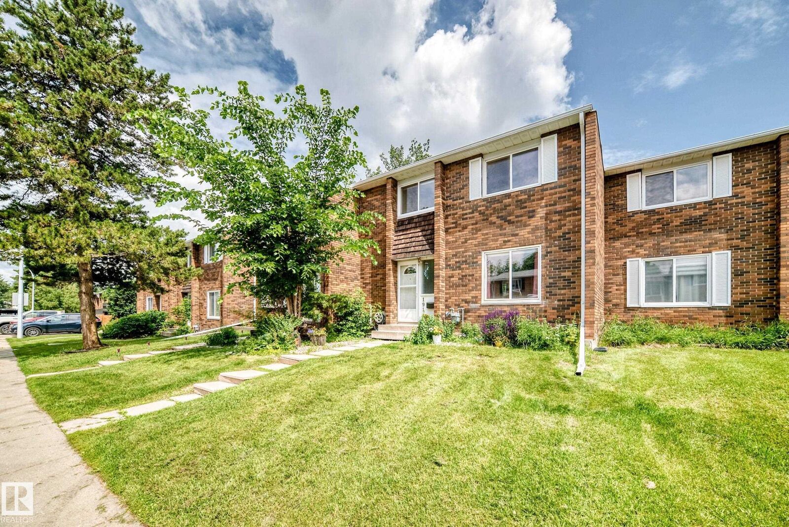 Property Photo:  191 Ridgewood Terrace  AB T8N 0E9 