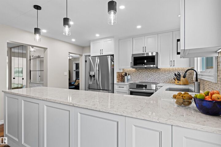 Property Photo:  11118 23A Avenue NW  AB T6J 4N9 
