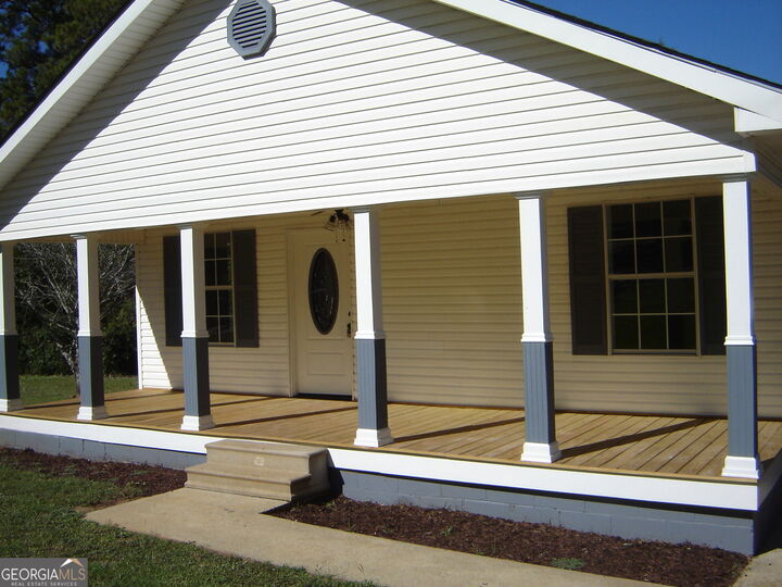 Property Photo: 1703 E 3rd Court AL 36863