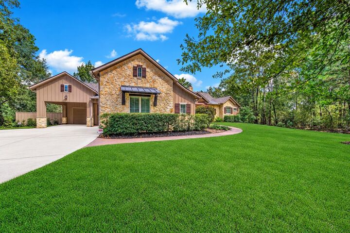 Property Photo: 240 Lakeside Hills Drive TX 77316