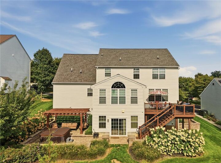 Property Photo:  900 Kingston Lane  PA 18031 