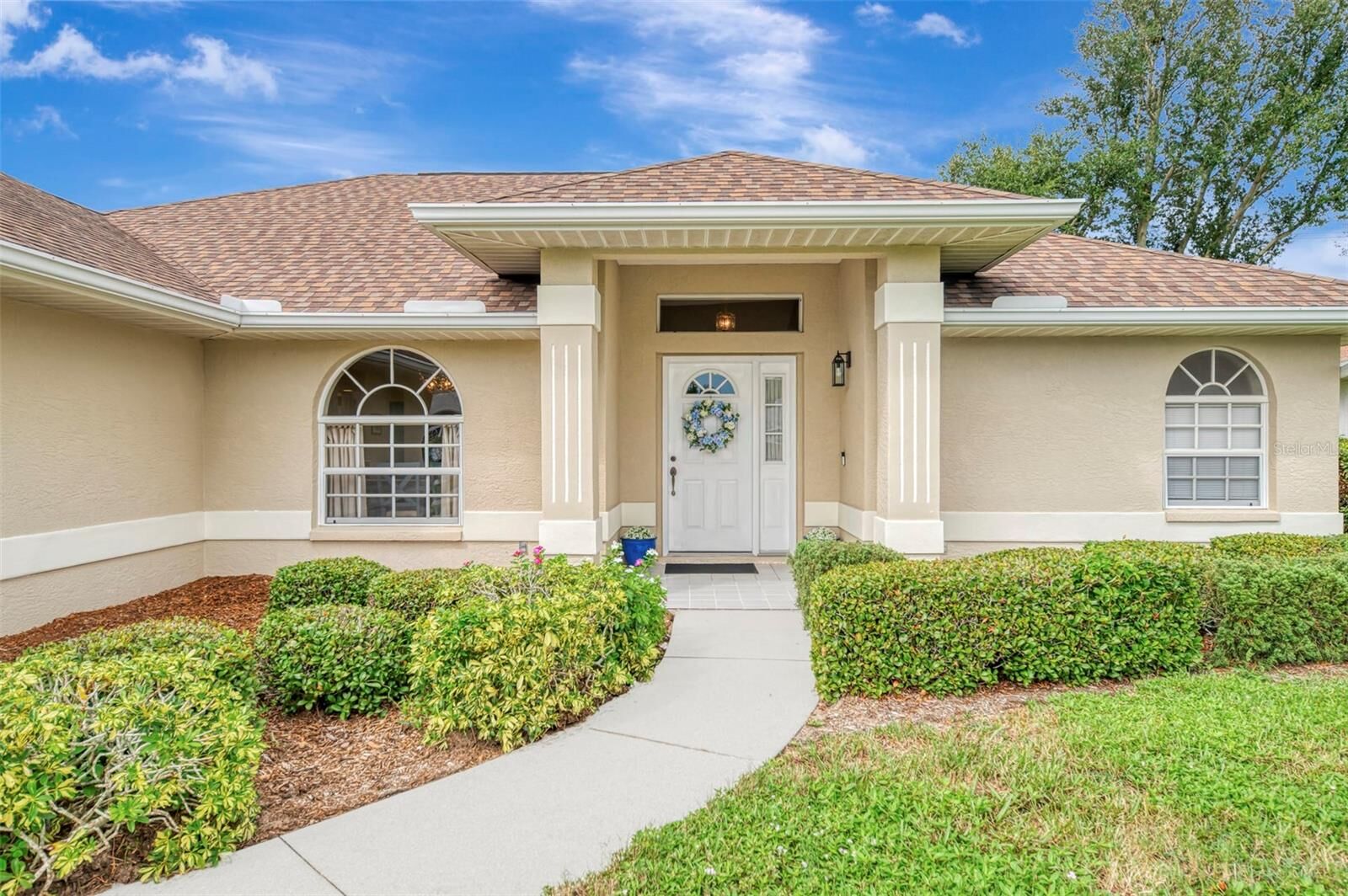 Property Photo: 426 Bermuda Isles Circle FL 34292