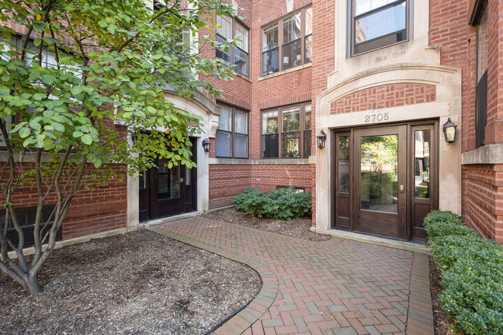 Property Photo:  2705 N Mildred Avenue 3A  IL 60614 