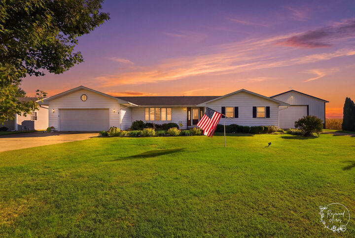 Property Photo:  1915 E 1850N Road  IL 60970 