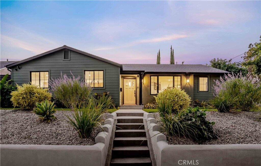 Property Photo: 5525 Wortser Avenue CA 91401