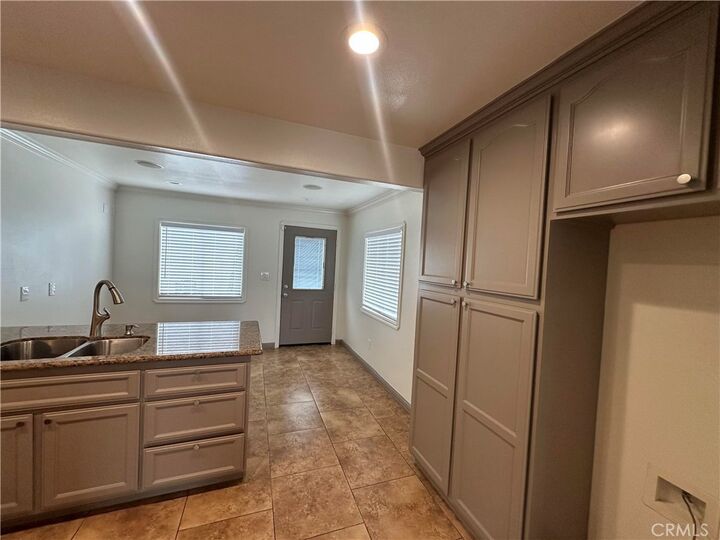 Property Photo:  2119 W Coloumbia Street  CA 90810 