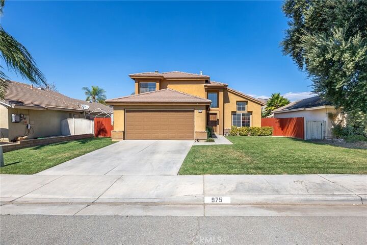 Property Photo:  975 Peacock Dr  CA 92583 
