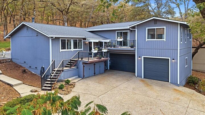 Property Photo:  