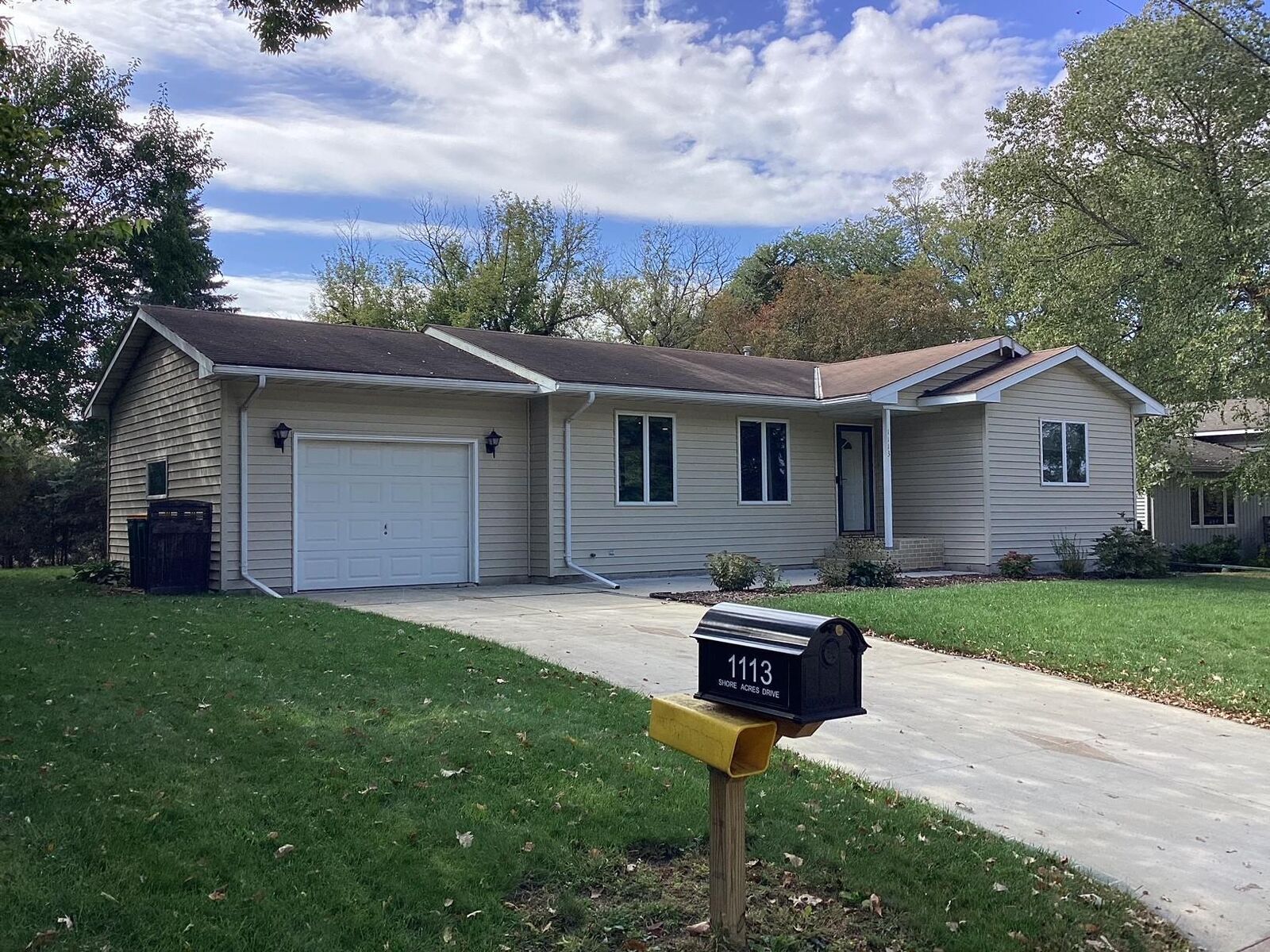 Property Photo:  1113 Shore Acres Drive  MN 56007 