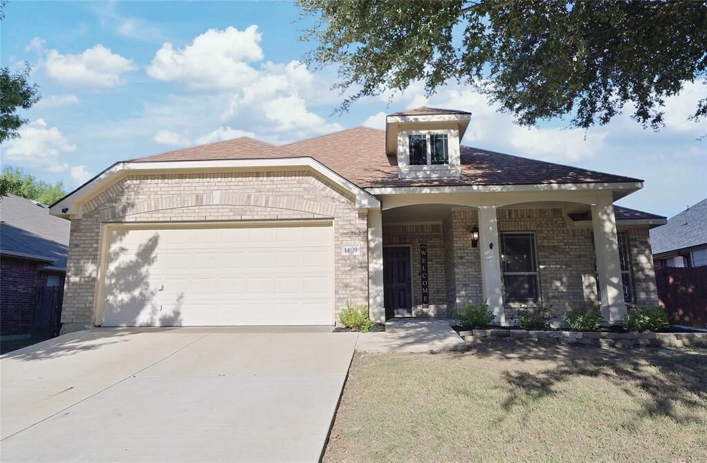 Property Photo: 1409 Fox Glen Trail TX 76063