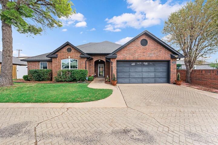 Property Photo:  1422 N Canyon Way  OK 73044 