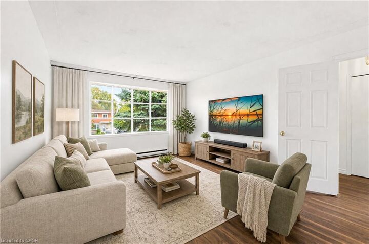 Property Photo: 427 Lawrence Avenue ON N2M 1Y7