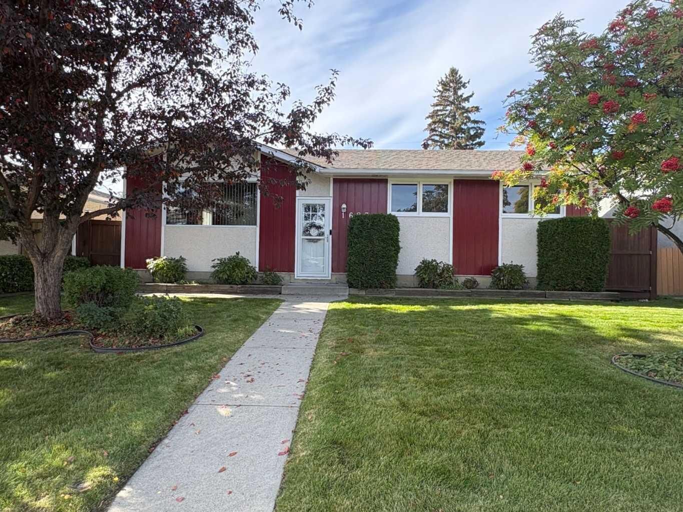 Property Photo:  1623 Rouleau Crescent SE  AB T2A 1Y8 