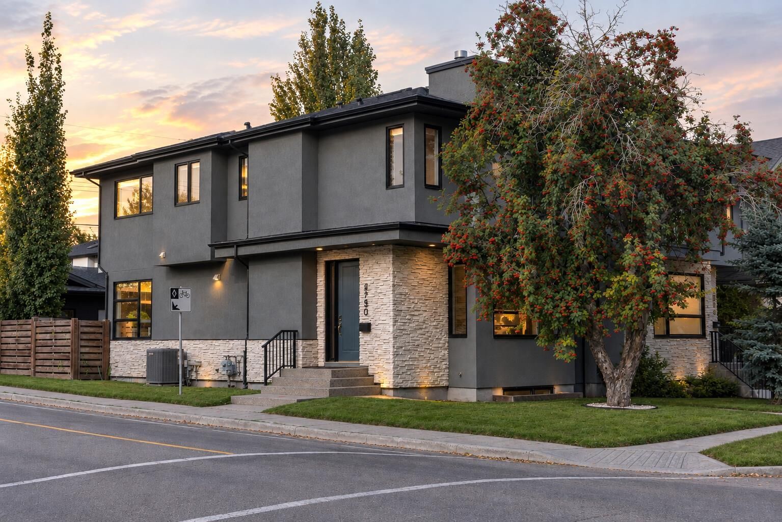 Property Photo:  2750 26 Avenue SW  AB T3E 7V8 