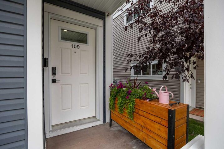 Property Photo:  355 Nolancrest Heights NW 109  AB T3R 0Z9 