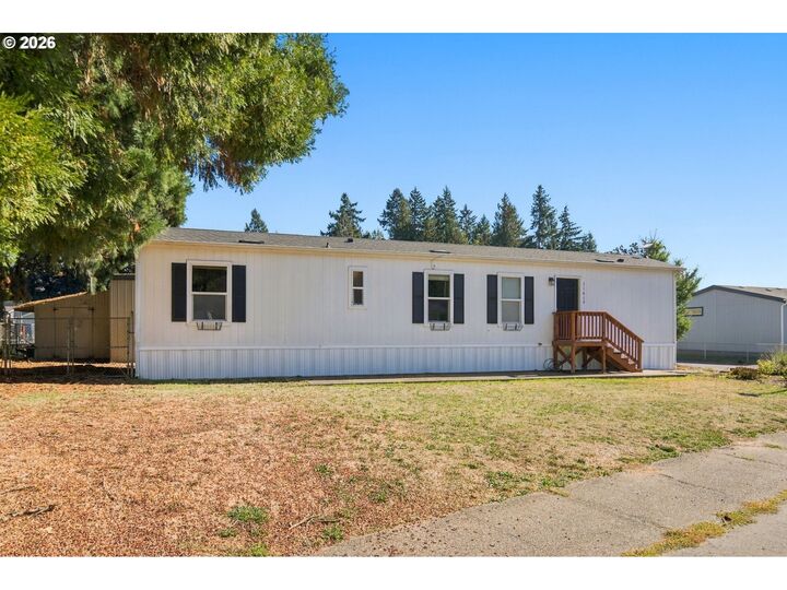 Property Photo: 11615 Bunting Ln NE OR 97002