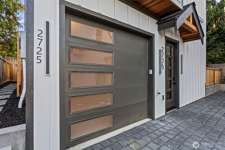 Property Photo: 2725 Belvidere Avenue SW WA 98126