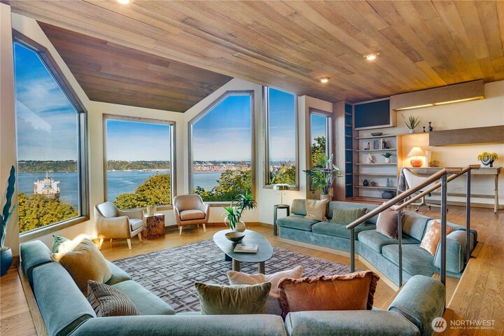 Property Photo: 405 N Stadium Way WA 98403