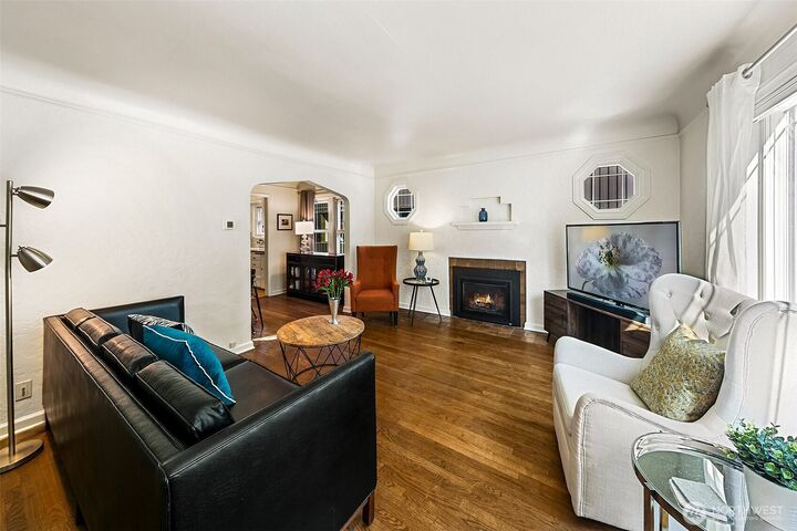 Property Photo: 6657 Ellis Avenue S WA 98108