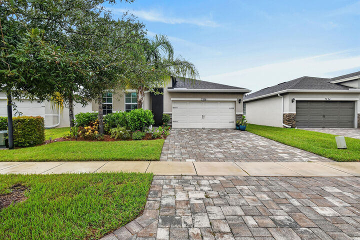 Property Photo: 7238 SE Pine Valley Court FL 33455