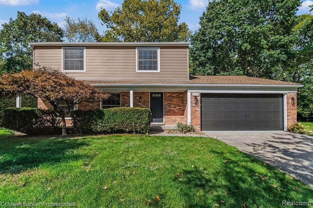 Property Photo:  2544 Oxford Drive  MI 48084 