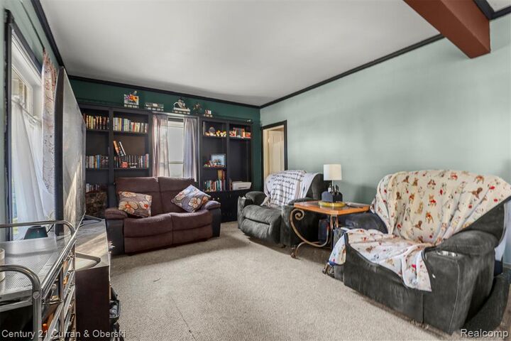 Property Photo:  1926 E Broadway Street  MI 48858 
