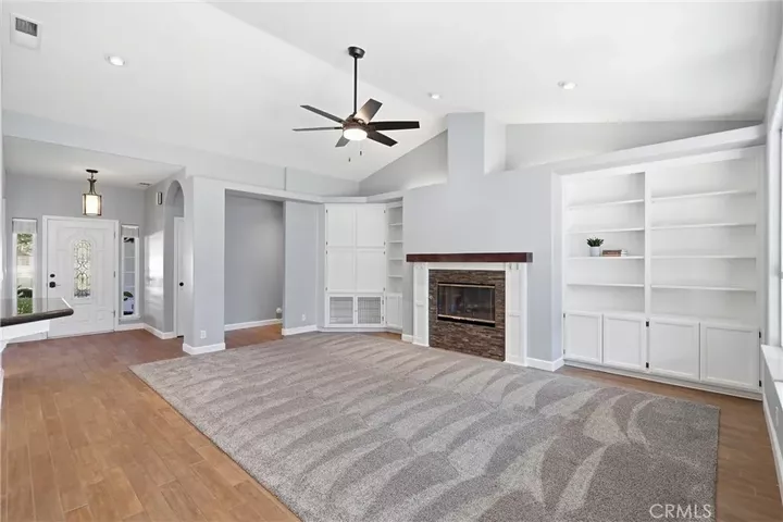 Property Photo: 4 Stratford Way CA 95973