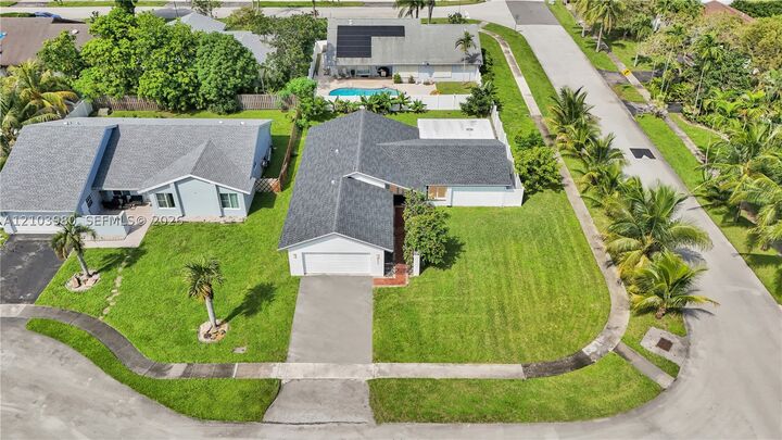 Property Photo:  5505 SW 9th St  FL 33068 