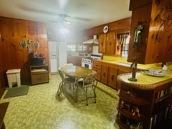Property Photo:  2715 San Antonio  TX 77701 