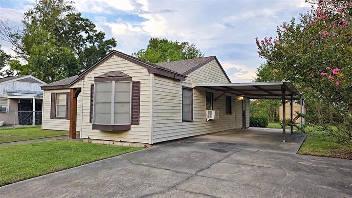 Property Photo:  1600 8th Avenue  LA 70601 