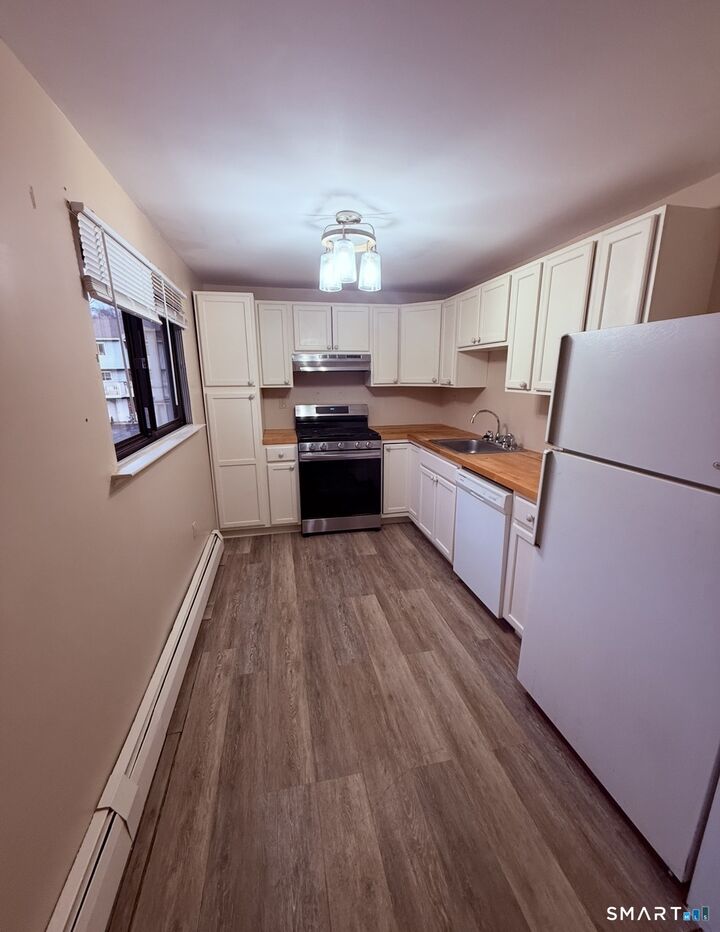 Property Photo:  48 Churchill Drive 48  CT 06111 