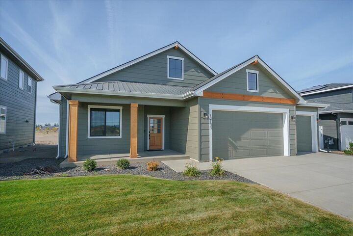 Property Photo: 12133 N Montfort St WA 99218