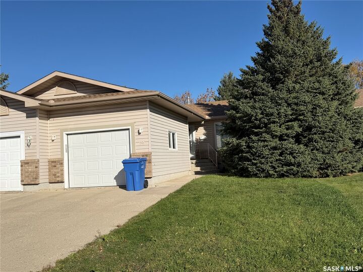 Property Photo:  68 Fenson Crescent  SK S3N 3S5 