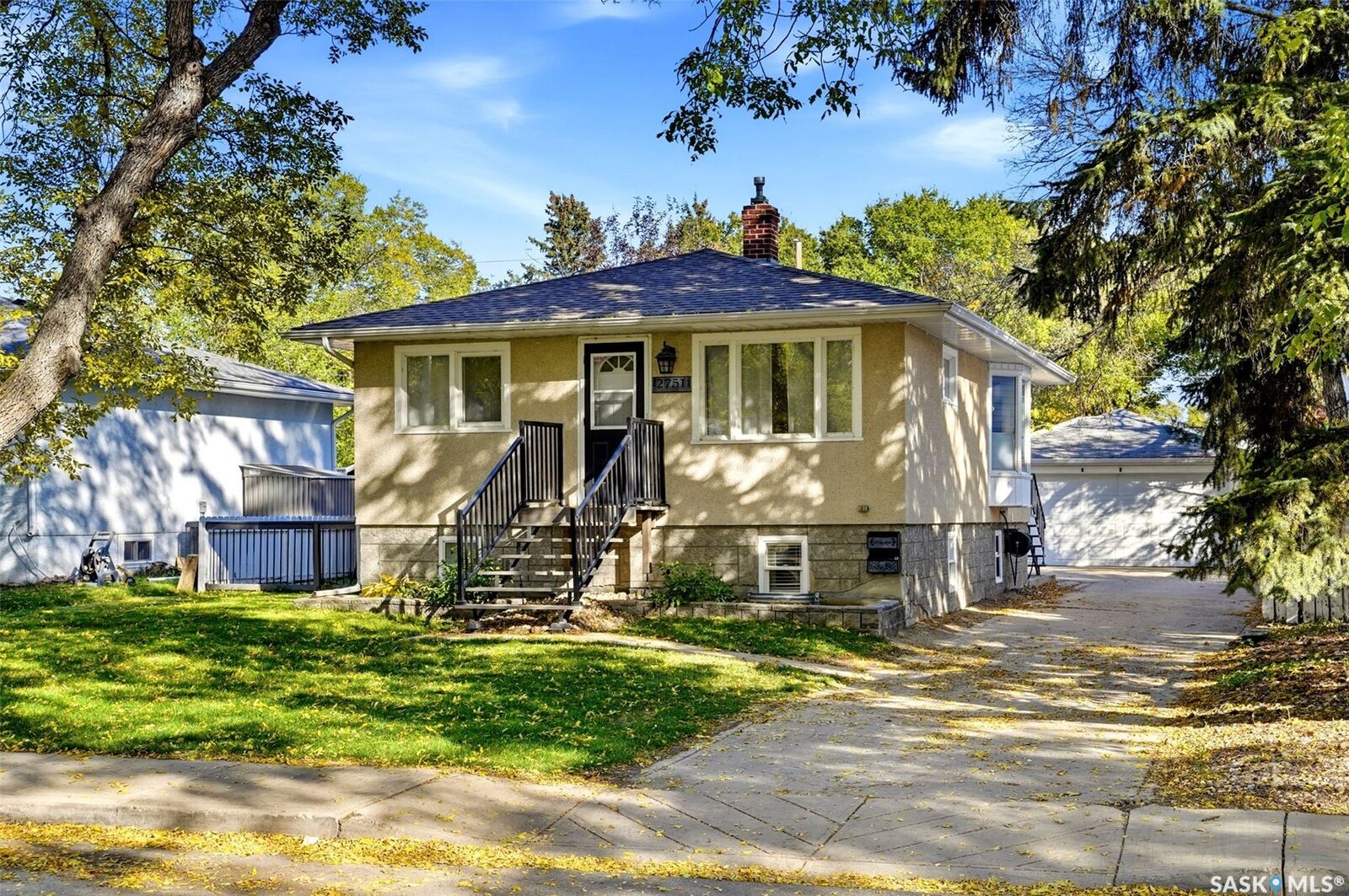 Property Photo:  2751 Mackay Street  SK S4N 2T8 