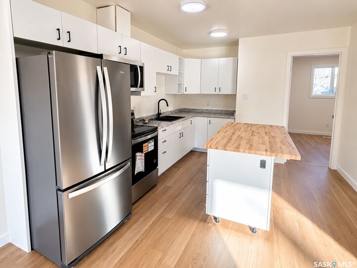 Property Photo: 905B Argyle Avenue SK S7H 2V9