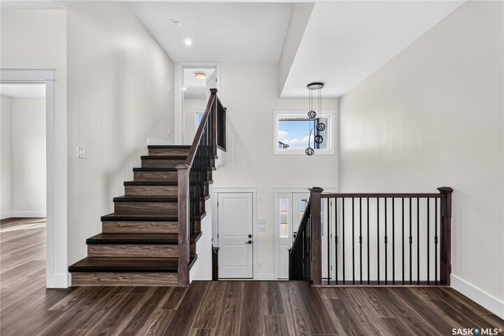 Property Photo: 1211 Nightingale Terrace SK S7L 7N5