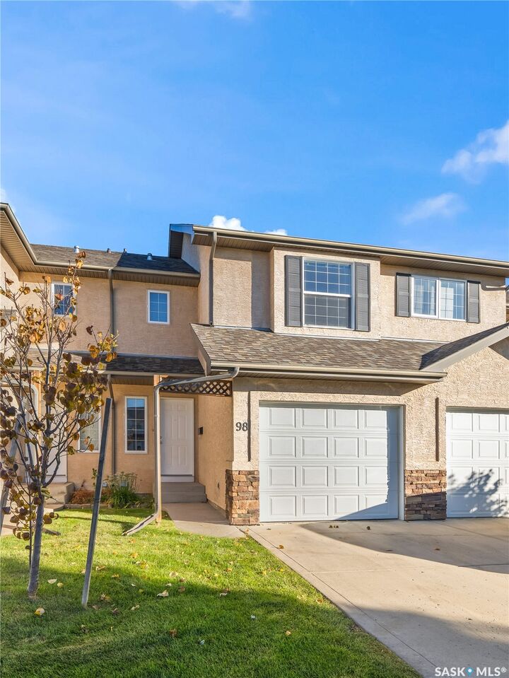 Property Photo:  118 Pawlychenko Lane 98  SK S7V 1K1 