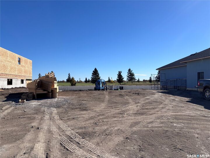 Property Photo:  713 Weir Crescent  SK S0K 4S4 