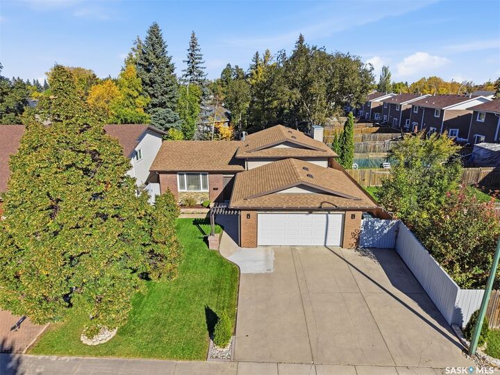 Property Photo:  62 Chomyn Crescent  SK S7K 7R5 