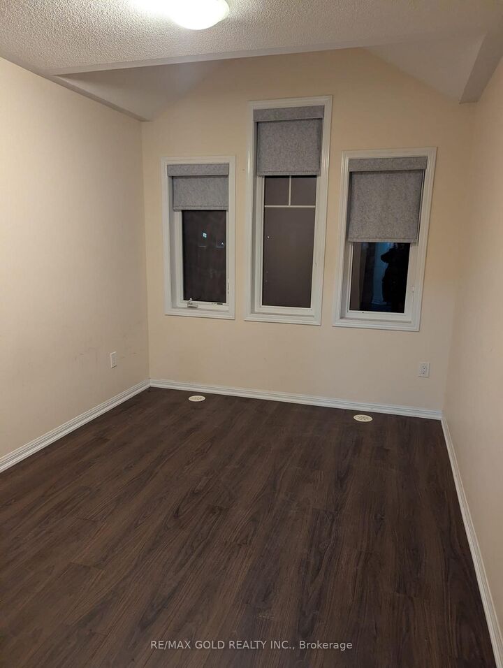 Property Photo:  18 Arnprior Road  ON L7A 0W2 