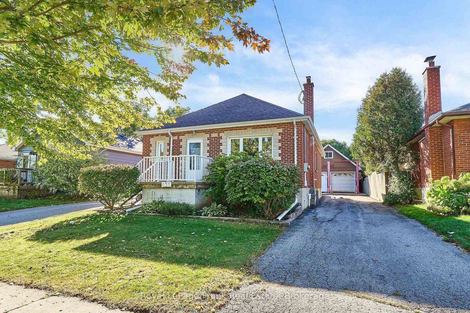 Property Photo:  435 Woodcrest Avenue  ON L1J 2T5 