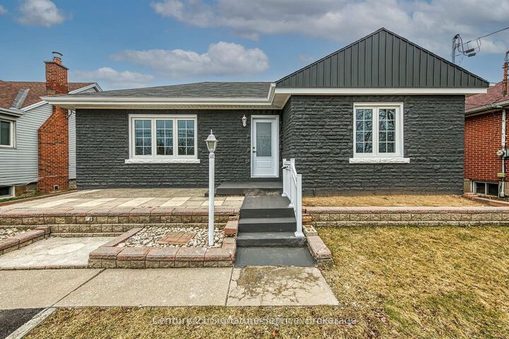 Property Photo: 346 Pottruff Road N Lower ON L8H 2M4
