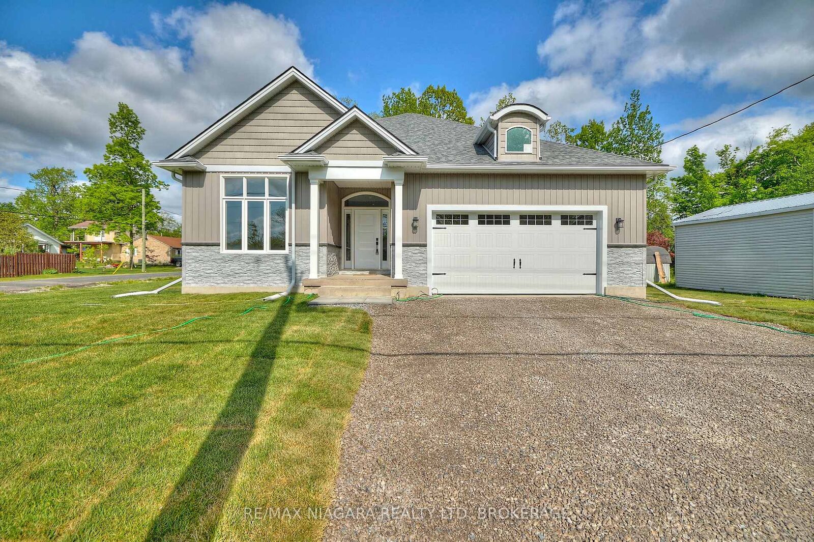 Property Photo:  196 Bernard Avenue  ON L0S 1N0 