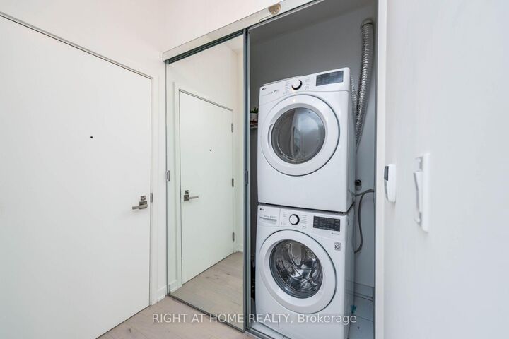 Property Photo:  30 Ordnance Street Ph2907  ON M6K 0C8 