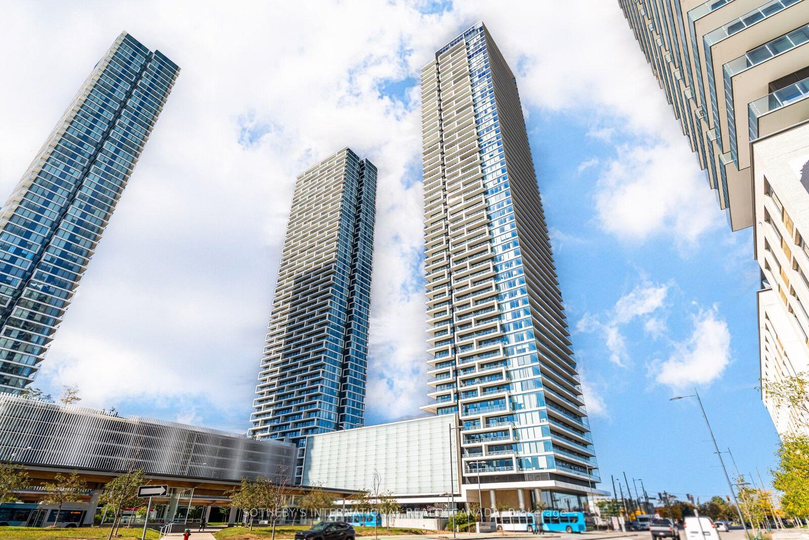 Property Photo:  950 Portage Parkway 4505  ON L4E 0J7 
