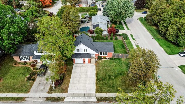 Property Photo: 40 Golf Links Road ON N2Z 1L1