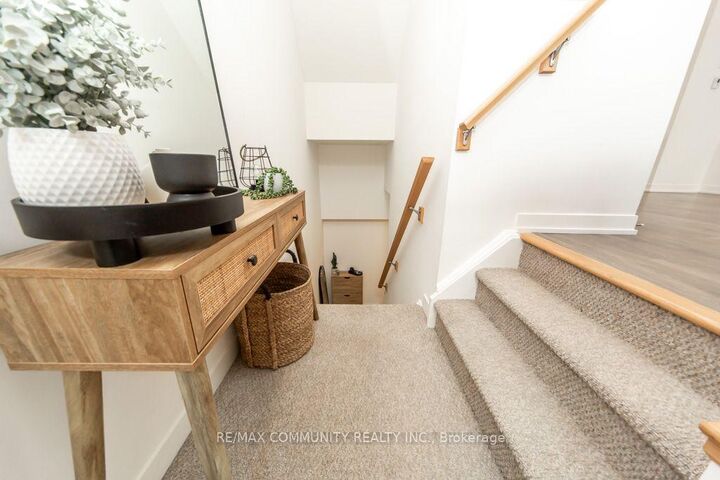Property Photo:  1525 Kingston Road 103  ON L1V 0E9 