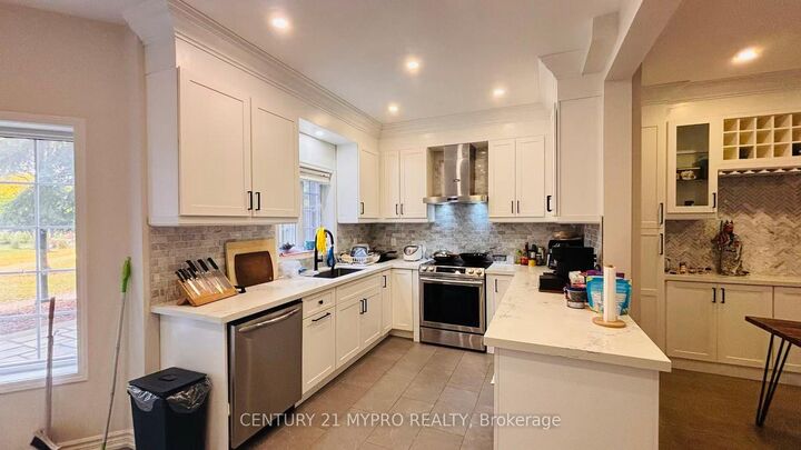 Property Photo:  15 St Moritz Way 10  ON L3R 4G2 