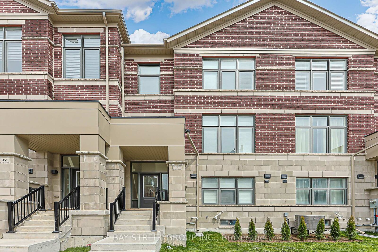 Property Photo:  44 Seine Lane  ON L4S 0P9 